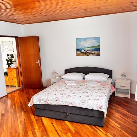 Ruza I Natalija Apartment Karlobag Exterior foto